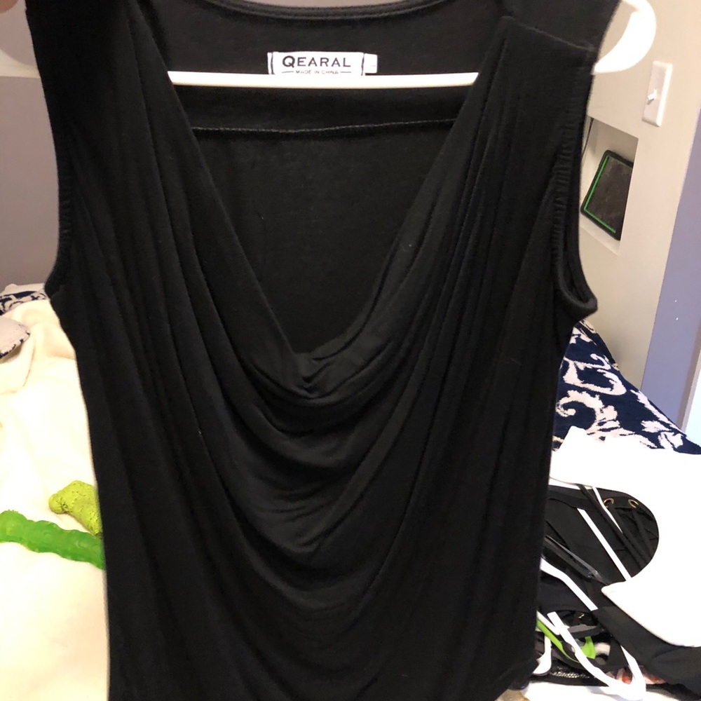 Black scoop neck tank